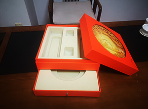 高(gāo)檔禮品包裝盒